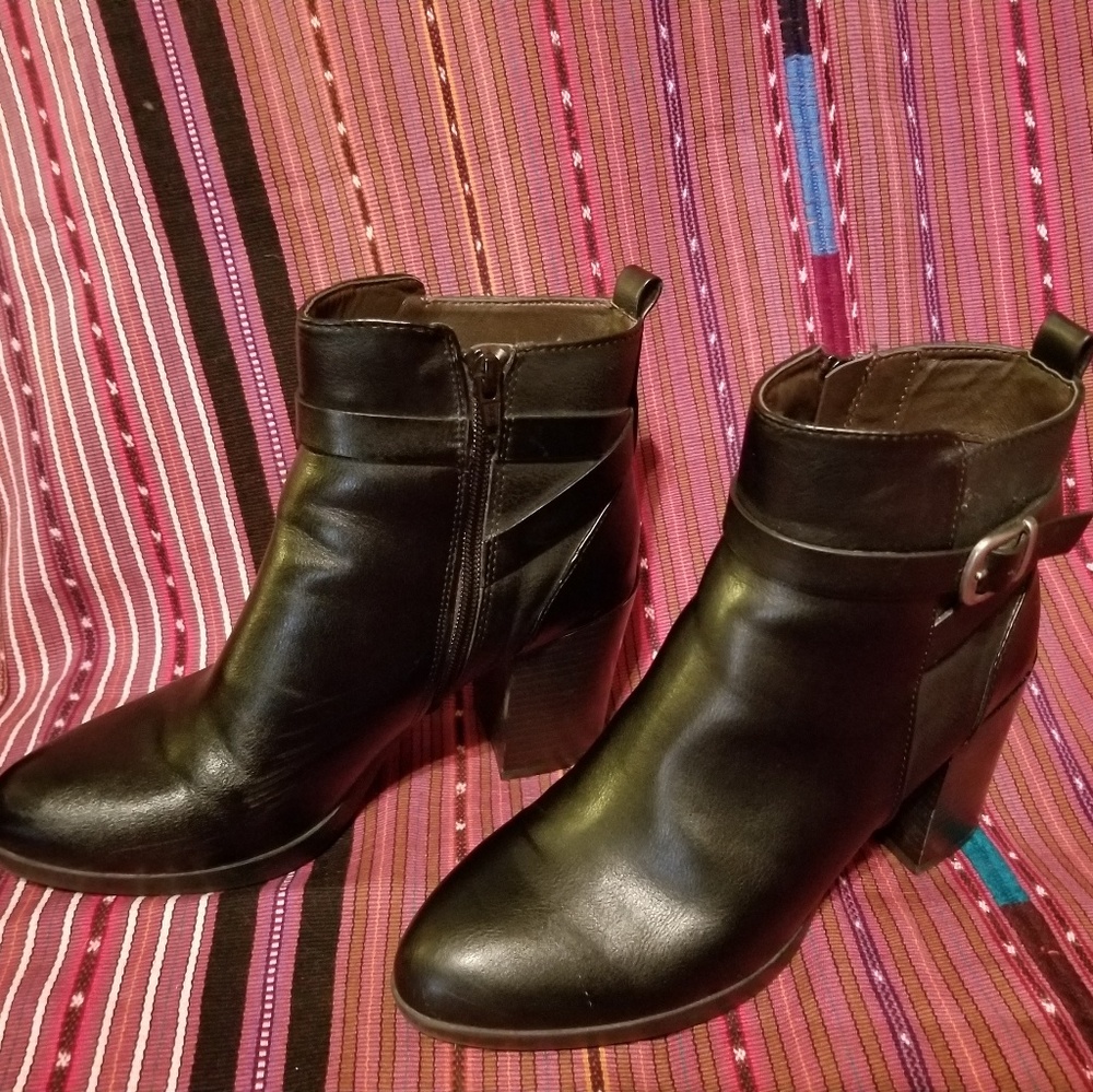 White Mountain buckle booties!